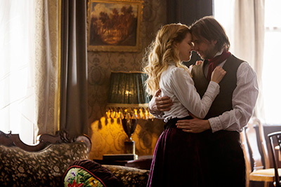 Amanda Schull and Aaron Stanford